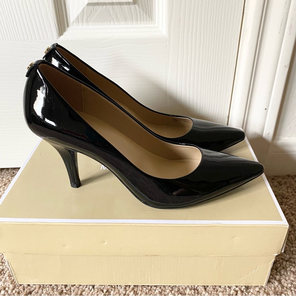 LIKE NEW Michael Kors MK Flex Mid Pump Black Heels Pumps Size 7.5 - Picture 3 of 6